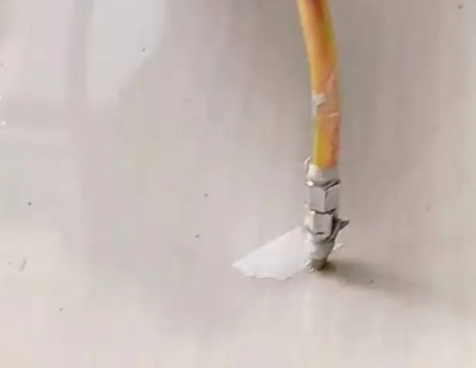 武胜瓷砖空鼓维修公司专业解答在瓷砖铺贴过程中，如果使用的砂料过粗（如全部使用了粗砂），可能会导致以下问题